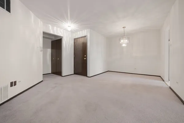 $249,900 | 854 East Carriage Lane, Unit 8, Palatine, IL 60074