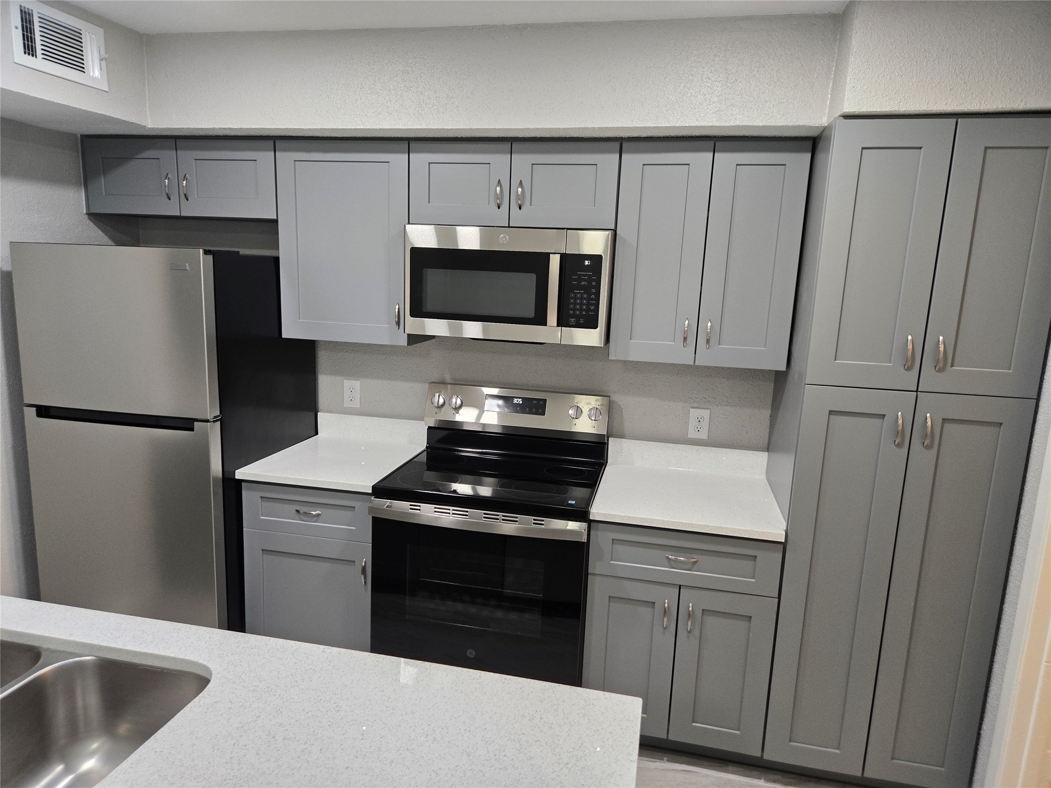 8101 Amelia Road, Unit 307 Houston, TX 77055 - Photo 8 of 21 Gallery Image 8