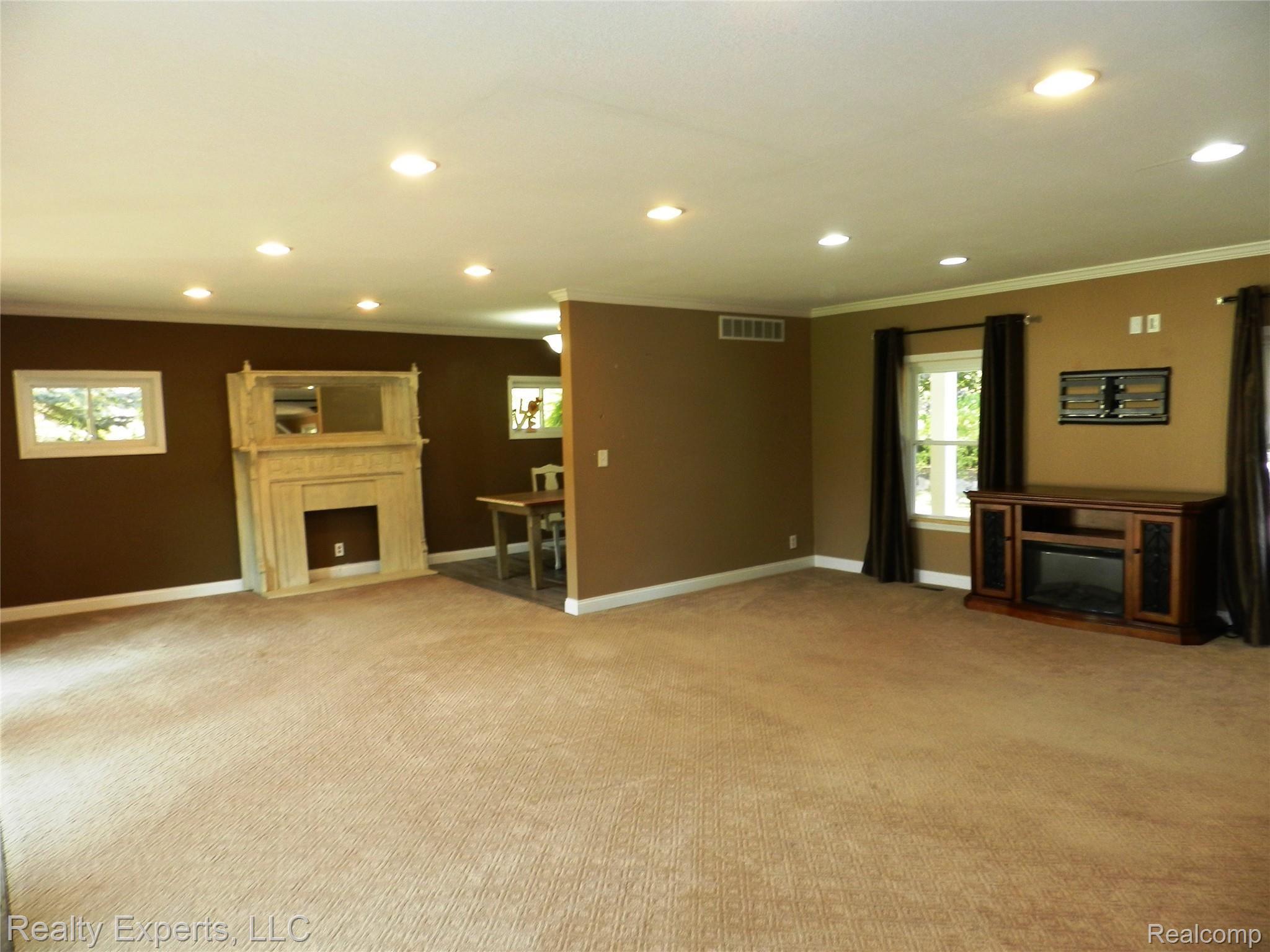 3020 East Maple Road Milford, MI 48381 - Photo 23 of 72 22.JPG
