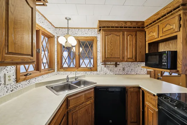 $289,900 | W7028 Highway 16, Pardeeville, WI 53954