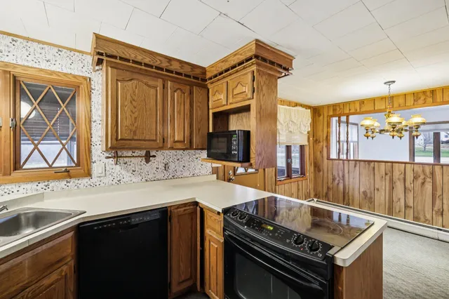 $289,900 | W7028 Highway 16, Pardeeville, WI 53954