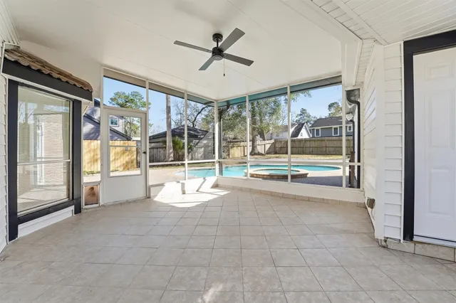 a view of an entryway with a livingroom