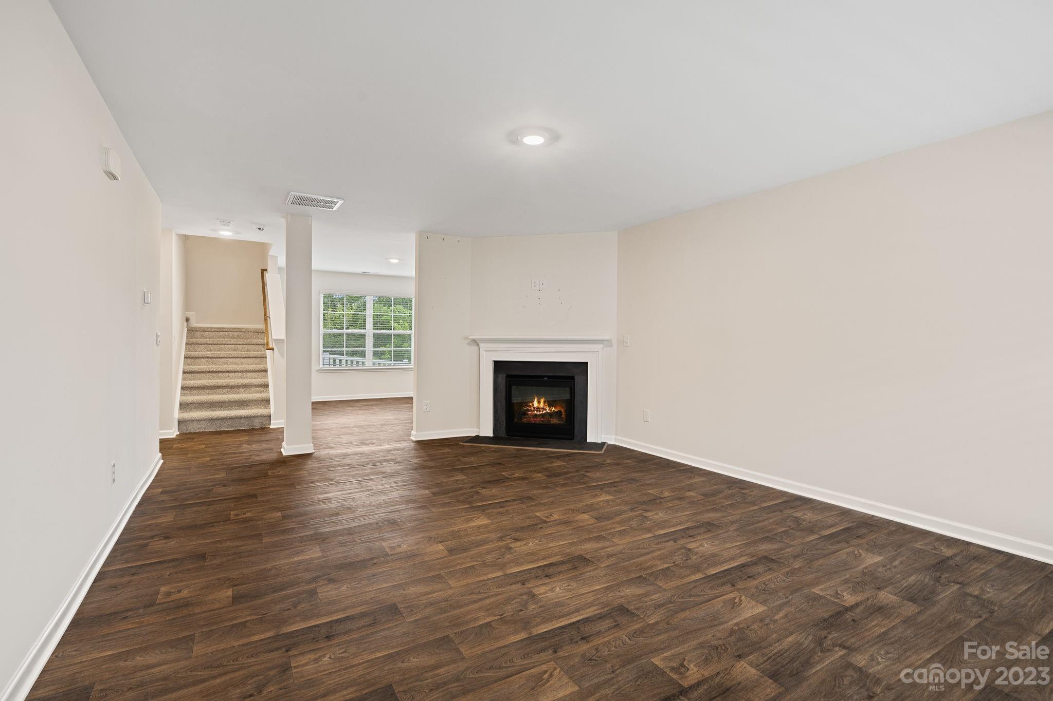 8044 Starnes Randall Road Charlotte, NC 28215 - Photo 4 of 28 Gallery Image 4