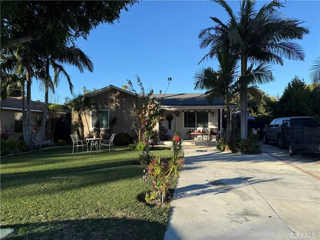 a view of a backyard of the house