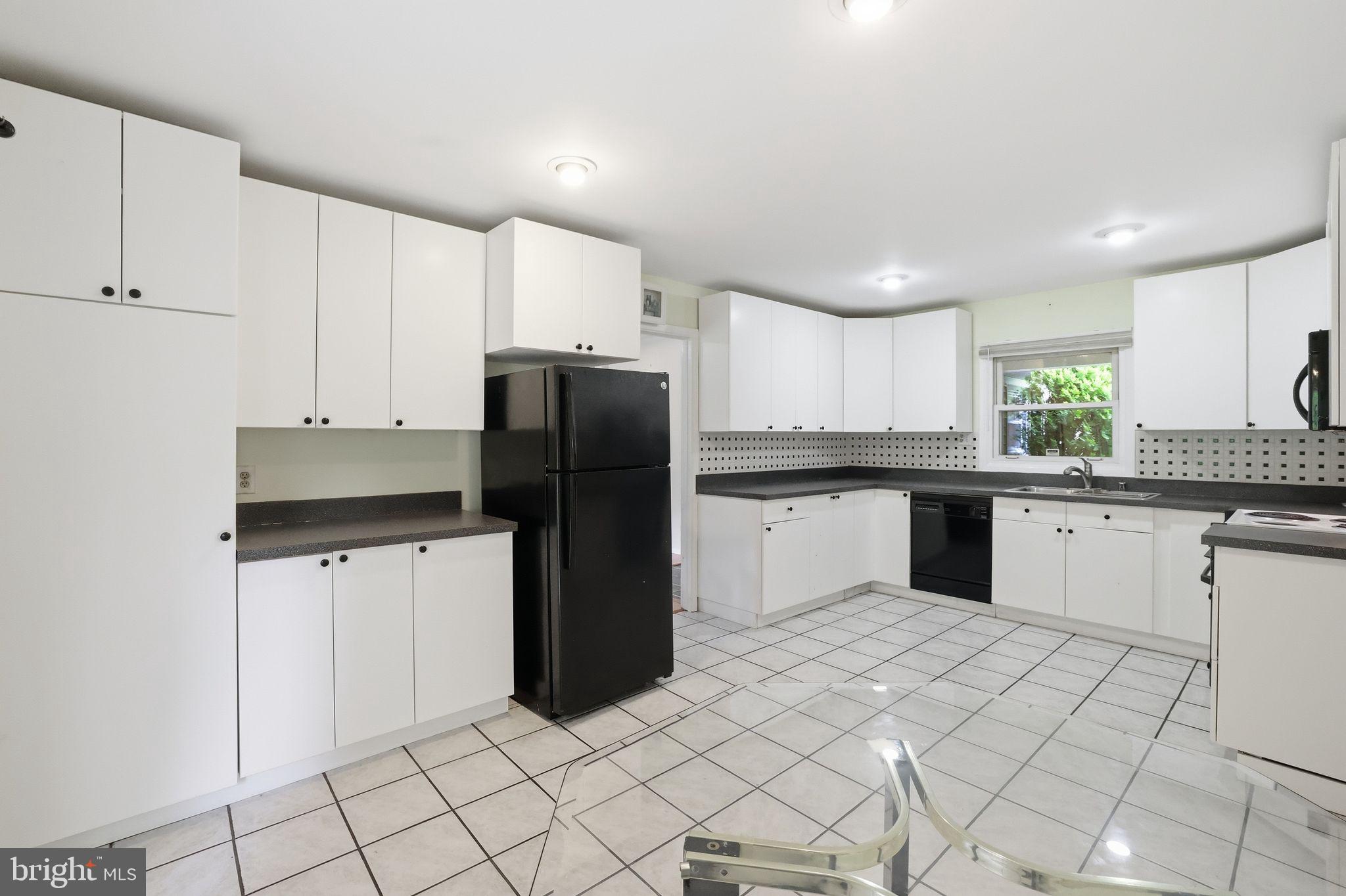 12308 Melling Lane Bowie, MD 20715 - Photo 10 of 37 Enough room for a table