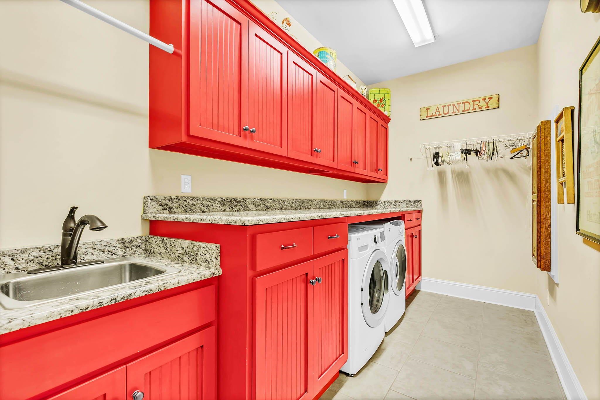 8955 North Lamhatty Lane Daphne, AL 36526 - Photo 38 of 73 Laundry room