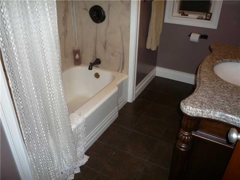 606 Greenlee Road Whitehall, PA 15227 - Photo 13 of 25 Master Bath/Spa.