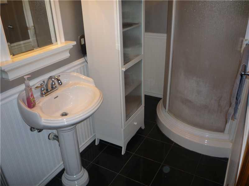 606 Greenlee Road Whitehall, PA 15227 - Photo 20 of 25 Full Bath.