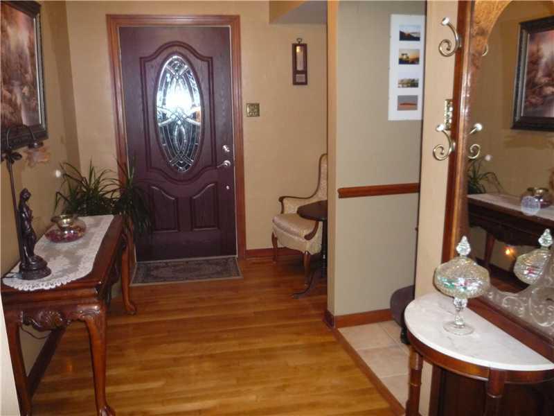 606 Greenlee Road Whitehall, PA 15227 - Photo 3 of 25 Entry/Foyer.