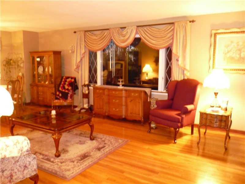 606 Greenlee Road Whitehall, PA 15227 - Photo 8 of 25 Living Room.