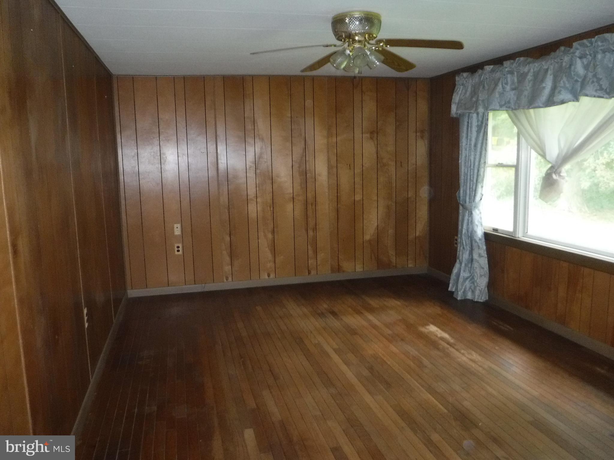 6950 Ridge Road Hanover, MD 21076 - Photo 14 of 29 Living Room
