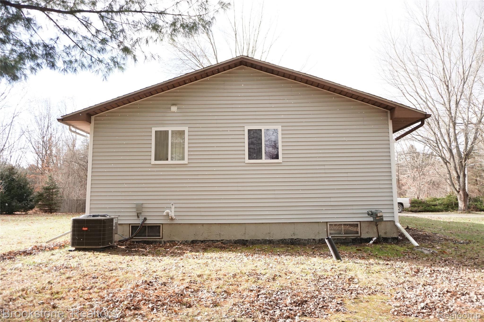 9400 Hubbard Road Davison, MI 48423 - Photo 7 of 33 DSC03732.JPG