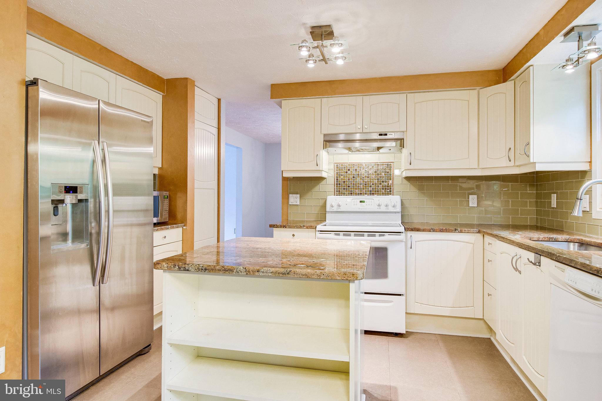 8301 Old Tree Court Springfield, VA 22153 - Photo 13 of 30 Gallery Image 13