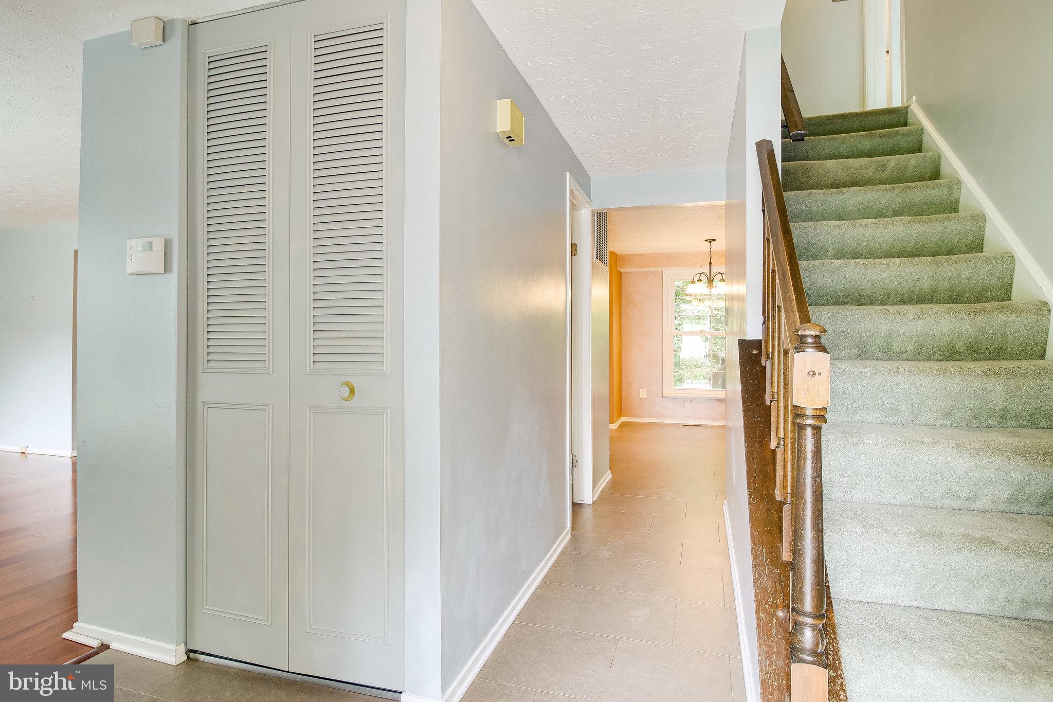 8301 Old Tree Court Springfield, VA 22153 - Photo 5 of 30 Come on in!