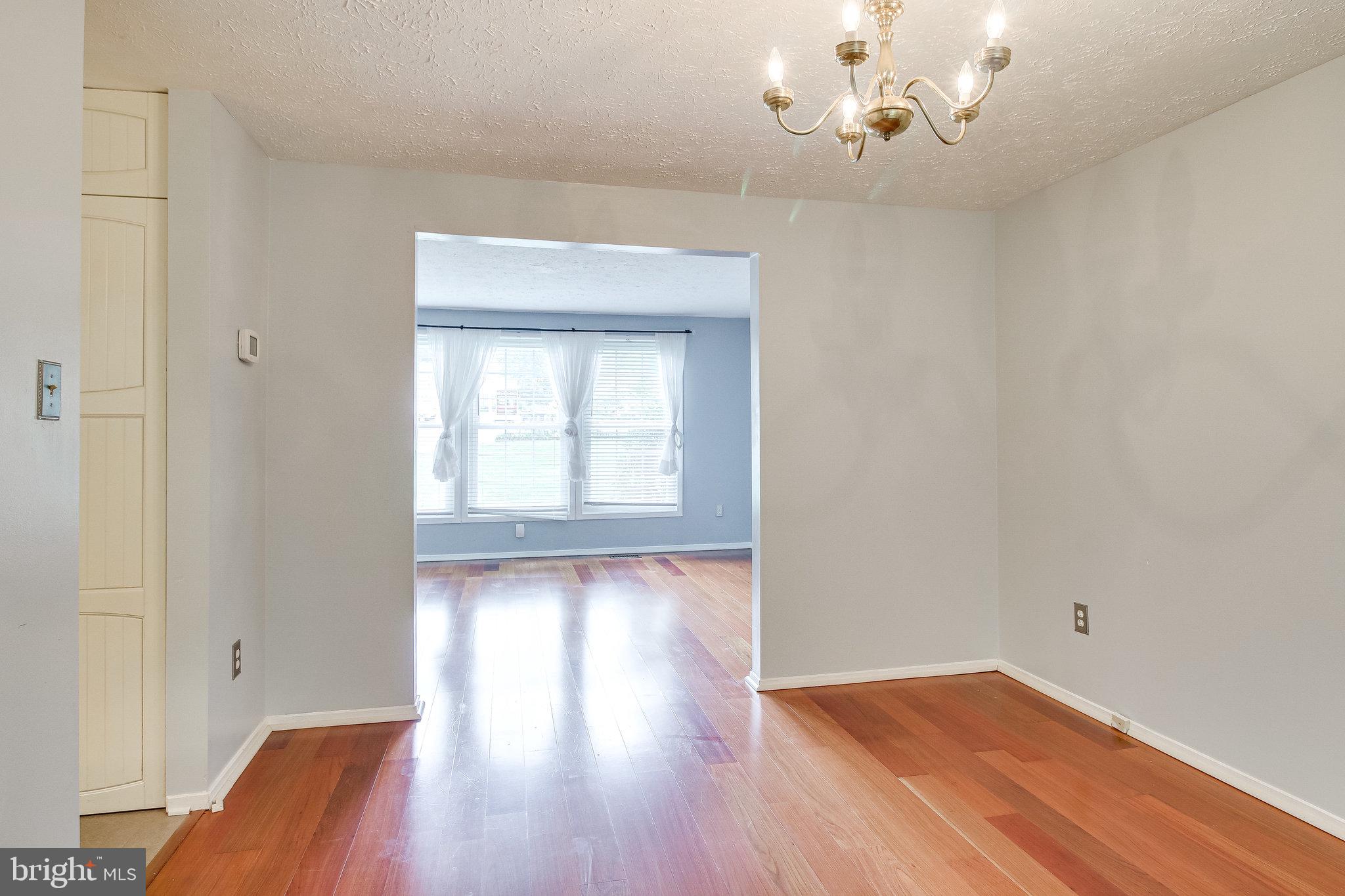 8301 Old Tree Court Springfield, VA 22153 - Photo 9 of 30 Great flow in this home!