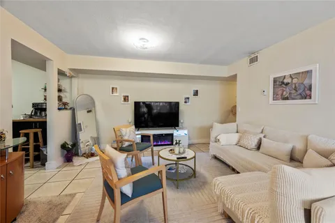 $220,000 | 10710 Royal Palm Boulevard, Unit 22, Coral Springs, FL 33065