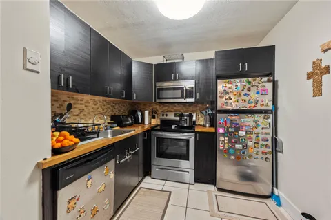 $220,000 | 10710 Royal Palm Boulevard, Unit 22, Coral Springs, FL 33065