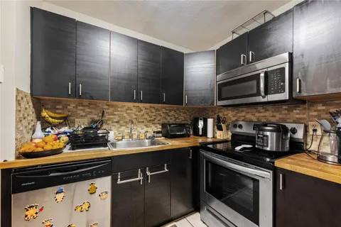 $220,000 | 10710 Royal Palm Boulevard, Unit 22, Coral Springs, FL 33065