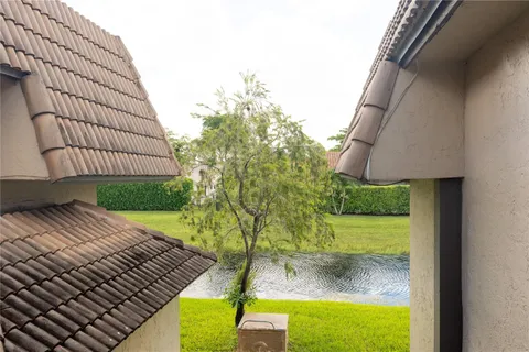 $220,000 | 10710 Royal Palm Boulevard, Unit 22, Coral Springs, FL 33065