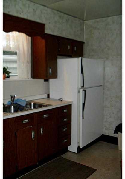 565 Reno Street Rochester, PA 15074 - Photo 11 of 25 Kitchen.