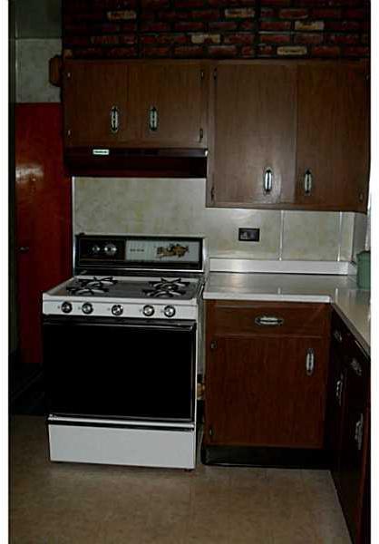 565 Reno Street Rochester, PA 15074 - Photo 12 of 25 Kitchen.