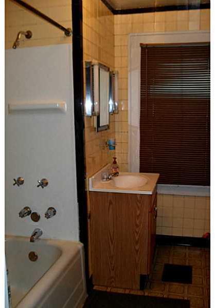 565 Reno Street Rochester, PA 15074 - Photo 16 of 25 Full Bath. Full Bath