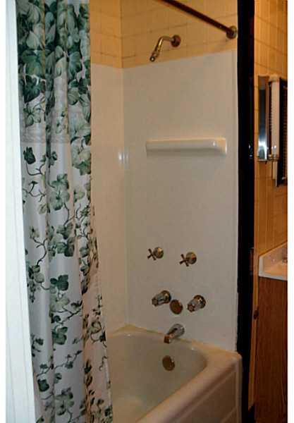 565 Reno Street Rochester, PA 15074 - Photo 18 of 25 Full Bath. Full Bath