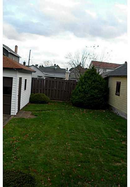 565 Reno Street Rochester, PA 15074 - Photo 5 of 25 Yard/Garden. Flat back yard, great for kids and pets!!