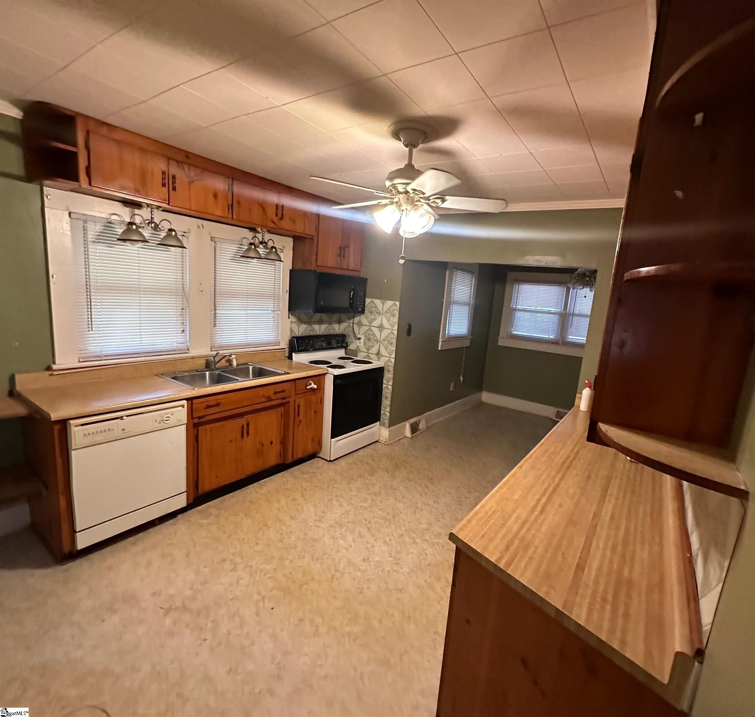 460 State Rd S-42-50 Woodruff, SC 29388 - Photo 9 of 24