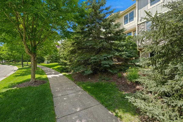 $359,900 | 10736 Falling Water Lane, Unit B, Woodbury, MN 55129