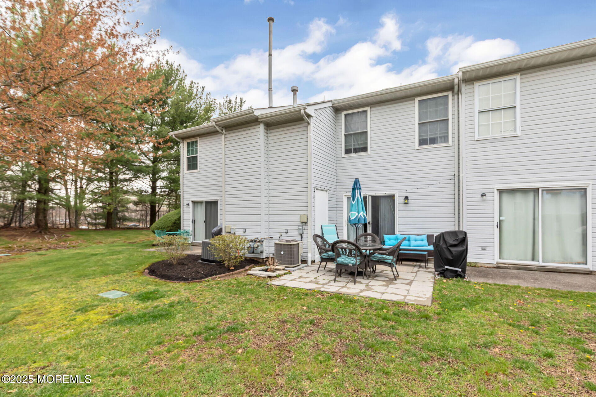 60 County Road, Unit F32 Cliffwood, NJ 07721 - Photo 26 of 31 a backyard of a house with table and chairs