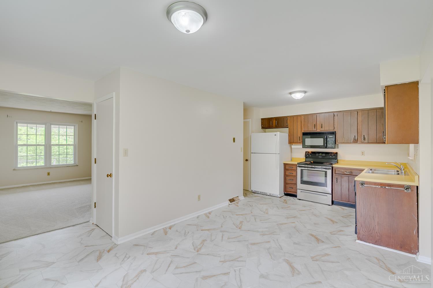 6584 Taylor Road Cincinnati, OH 45248 - Photo 13 of 35
