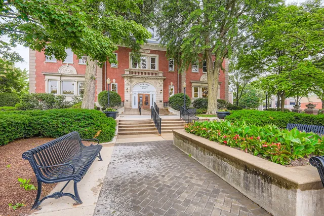 $199,000 | 28 6th Avenue, Unit 1D, La Grange, IL 60525