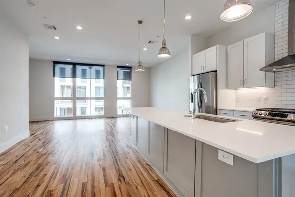 $3,100 | 4426 Cabell Drive, Unit 1202, Dallas, TX 75204