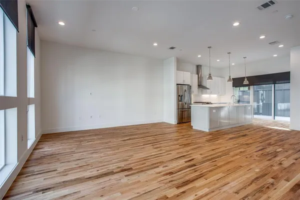 $3,100 | 4426 Cabell Drive, Unit 1202, Dallas, TX 75204