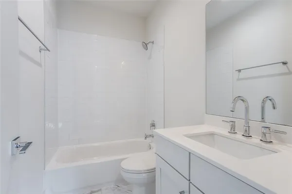 $3,100 | 4426 Cabell Drive, Unit 1202, Dallas, TX 75204