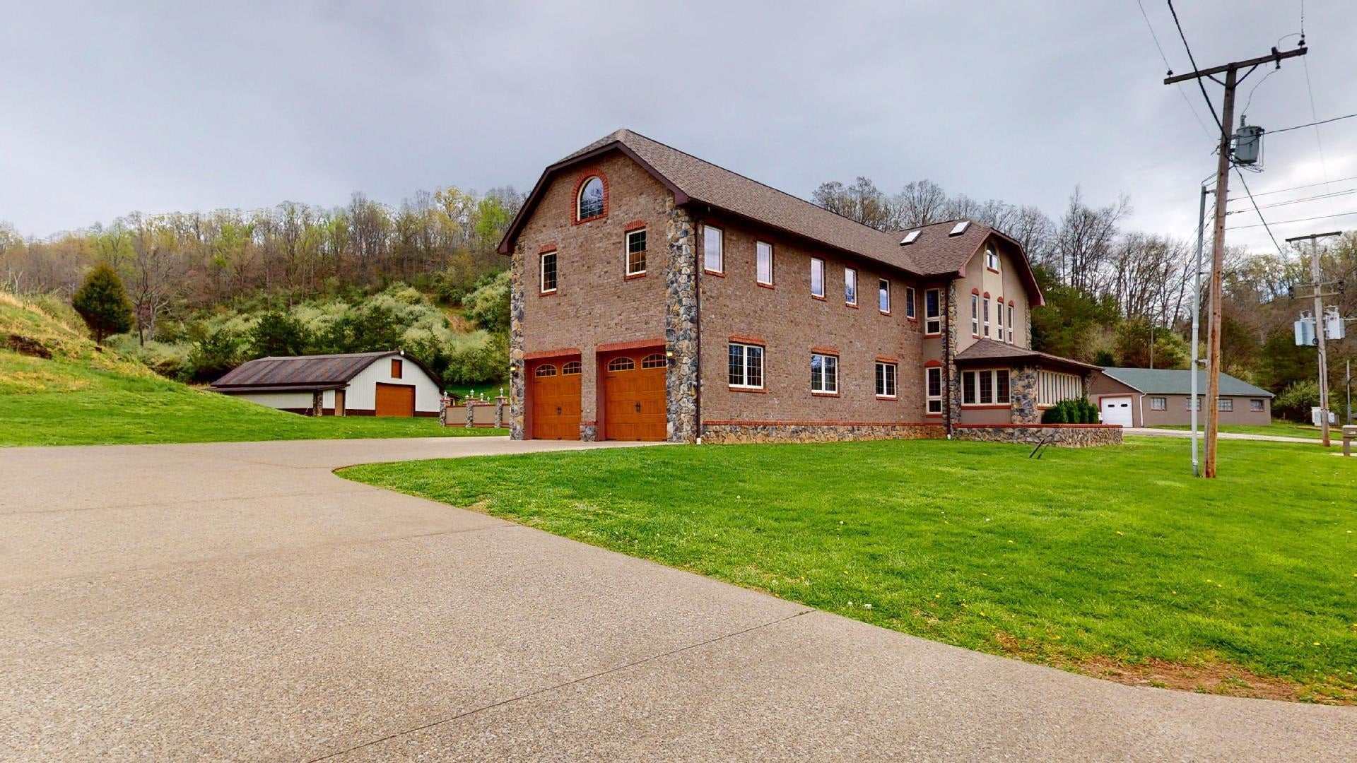 4131 Green Valley Road Huntington, WV 25701 - Photo 3 of 30 Gallery Image 3