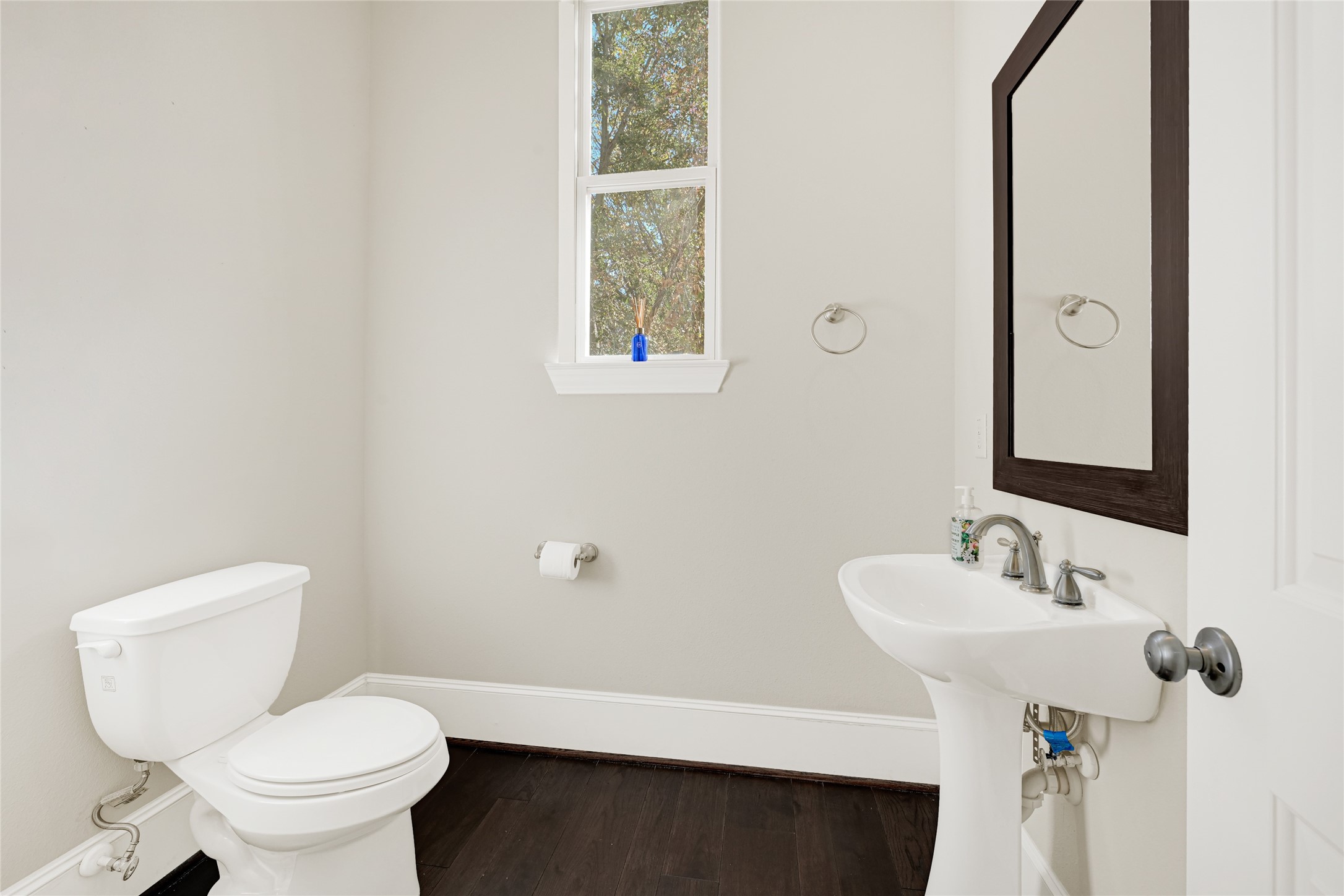 1750 West 23rd Street Houston, TX 77008 - Photo 20 of 39 Half bath on second floor