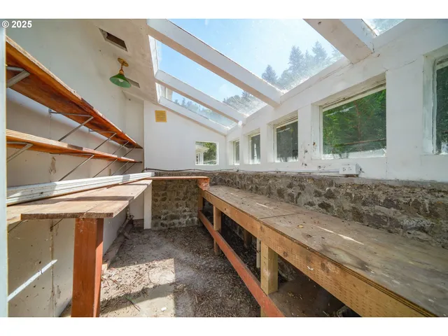 a view of a storage & utility room