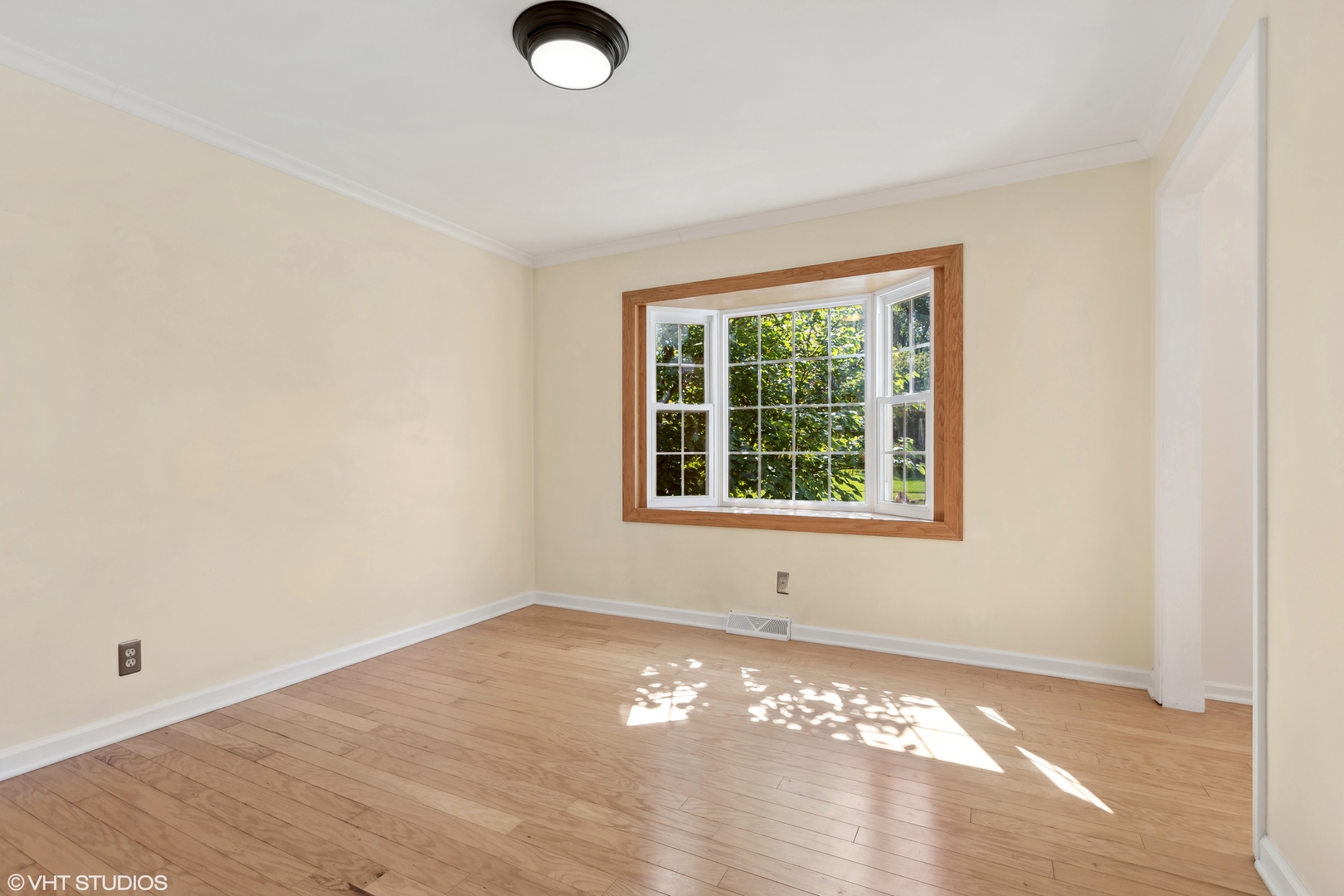 106 Lloyd Street Cary, IL 60013 - Photo 6 of 14 an empty room with a window