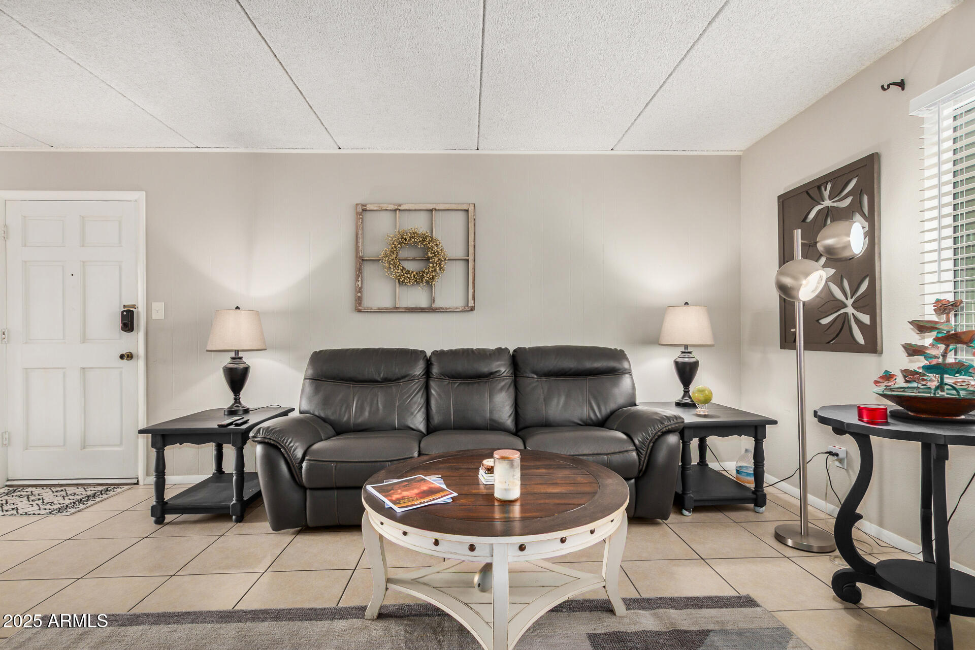 4201 East Camelback Road, Unit 15 Phoenix, AZ 85018 - Photo 4 of 32 a living room with furniture a piano and a table