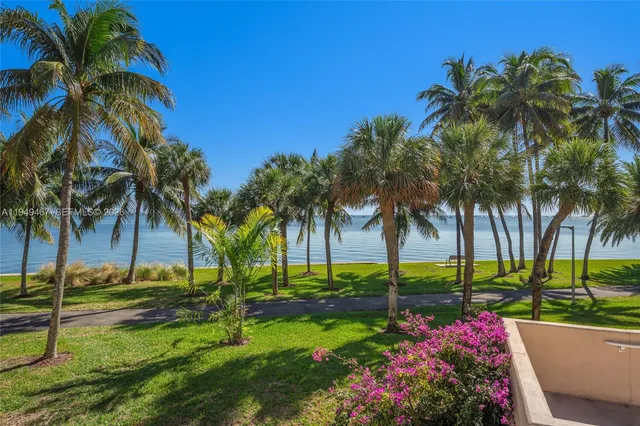 $2,300,000 | Northeast Coconut Grove, Miami, FL 33133
