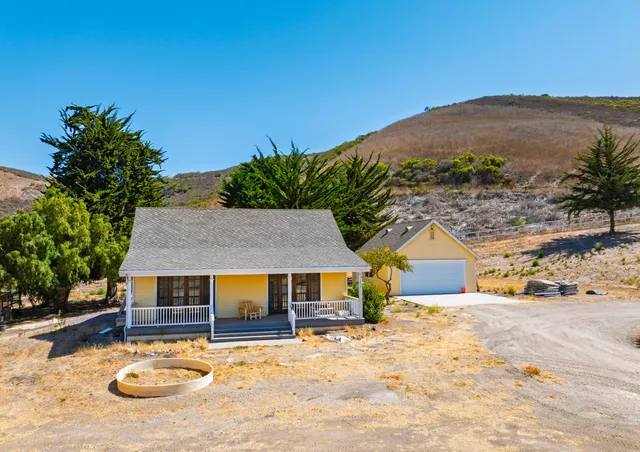 a view of pool with a yard