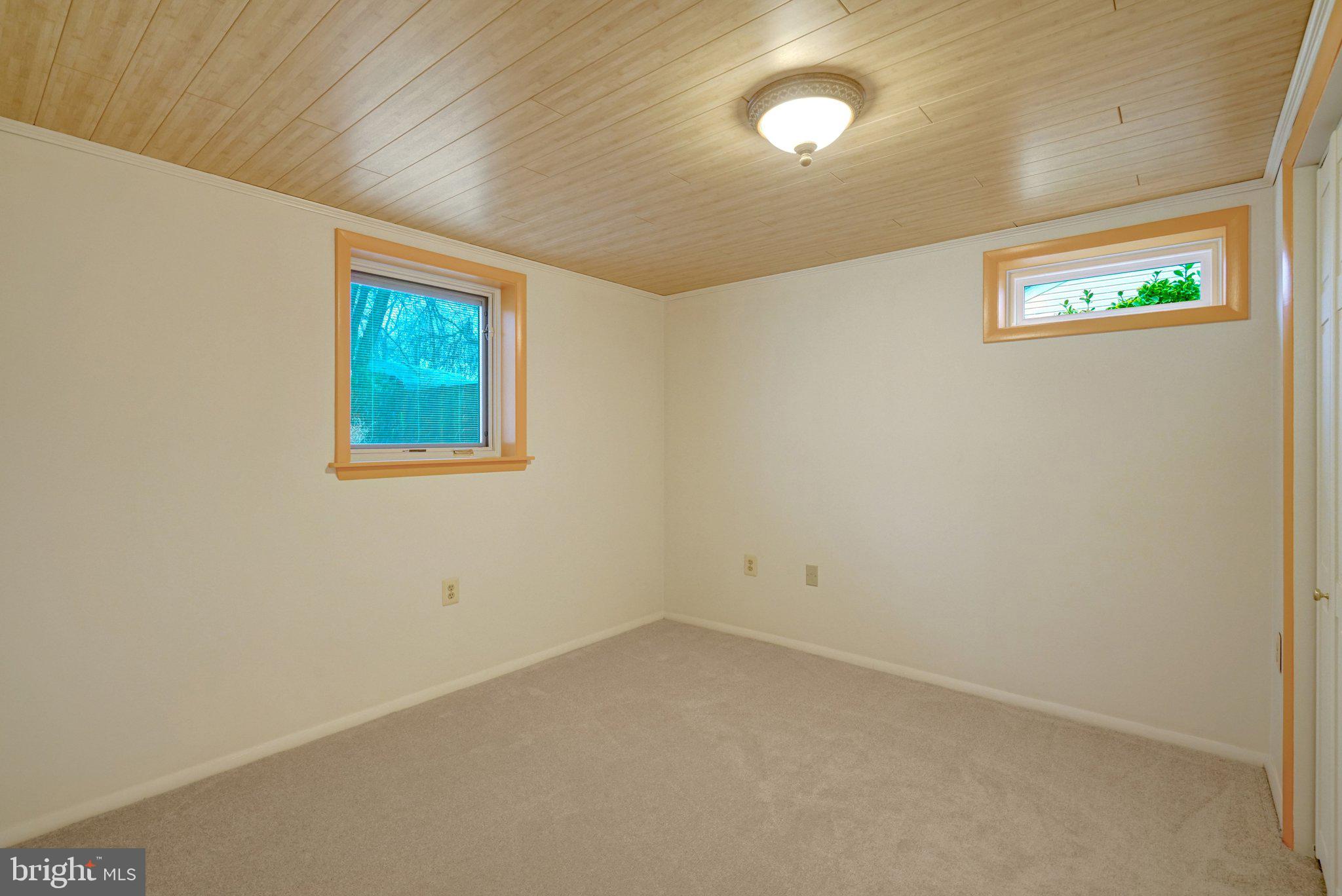 5417 Juliet Street Springfield, VA 22151 - Photo 36 of 46 an empty room with windows