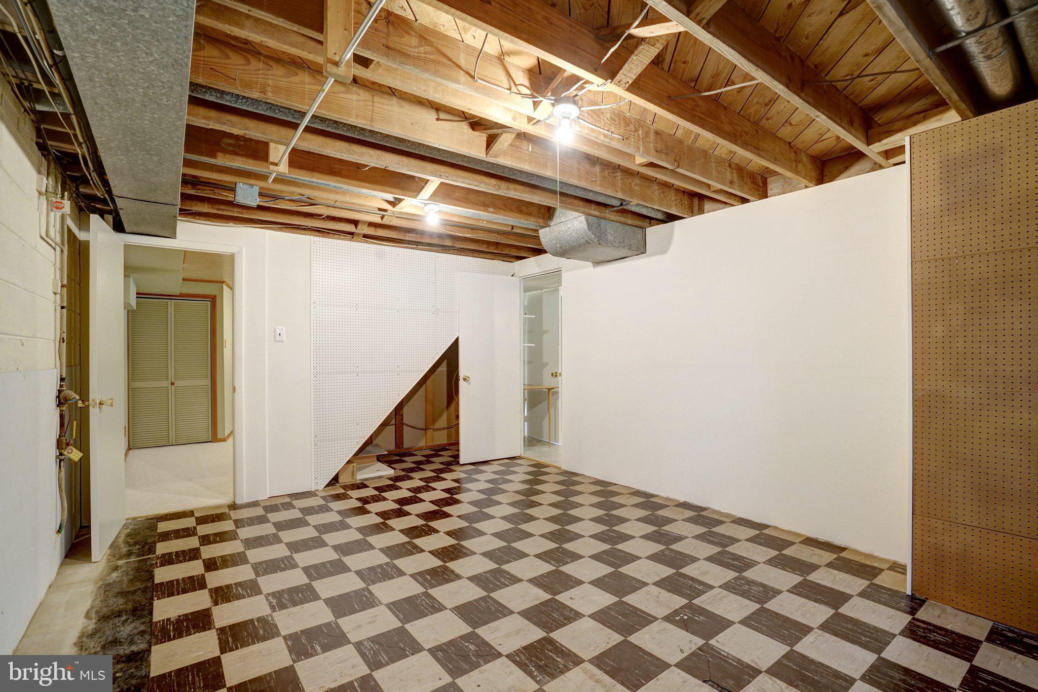 5417 Juliet Street Springfield, VA 22151 - Photo 40 of 46 a view of a hallway