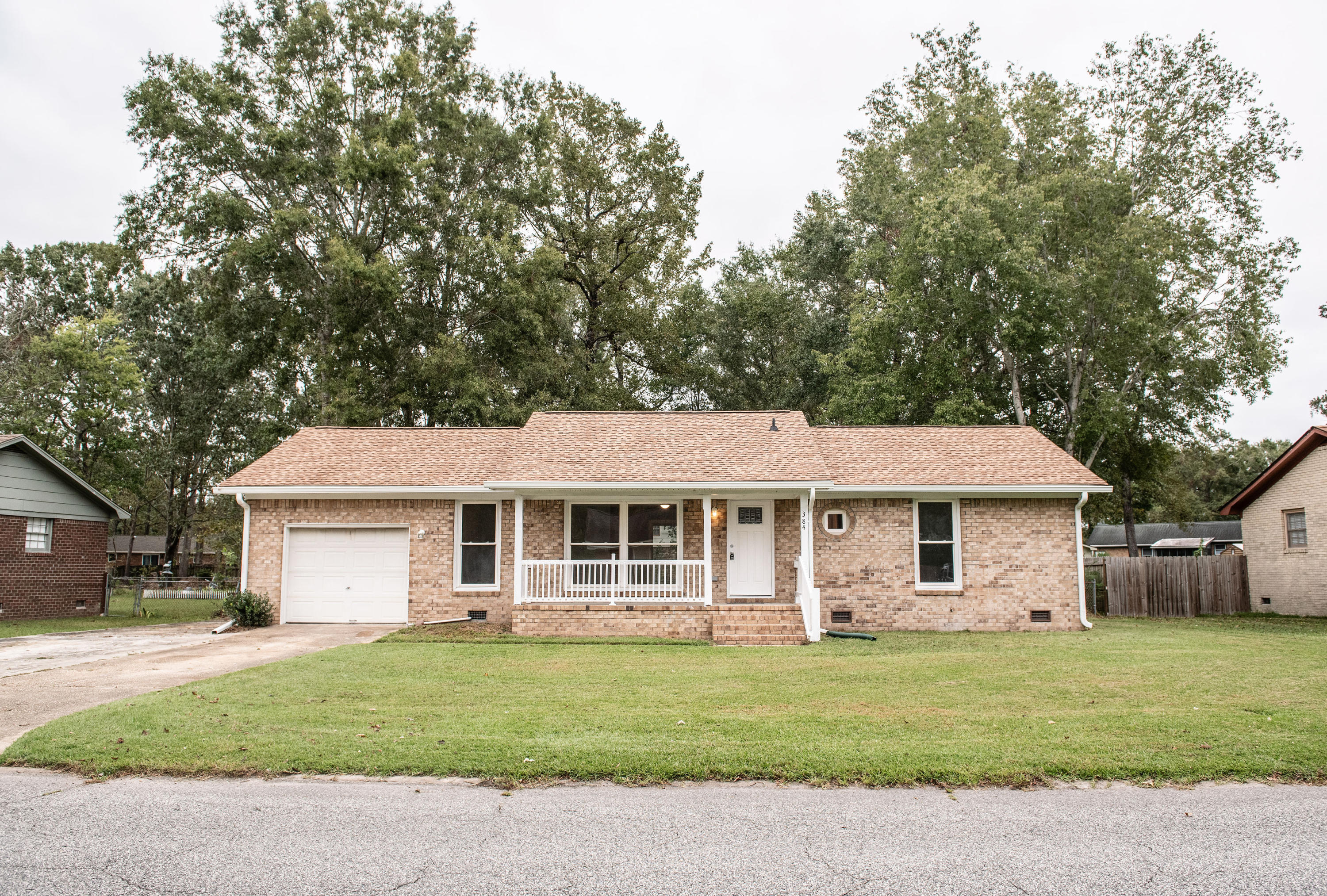 384 Oxford Road Ladson, SC 29456 - Photo 4 of 42 DSC_4318