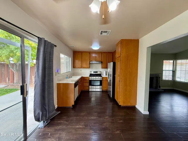 $2,100 | 36938 Bernardin Drive, Palmdale, CA 93550
