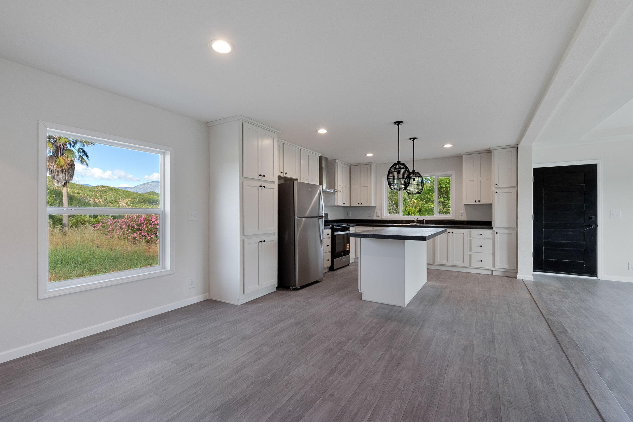 11258 Iron Mountain Road Redding, CA 96001 - Photo 11 of 27 Perfect for entertaining