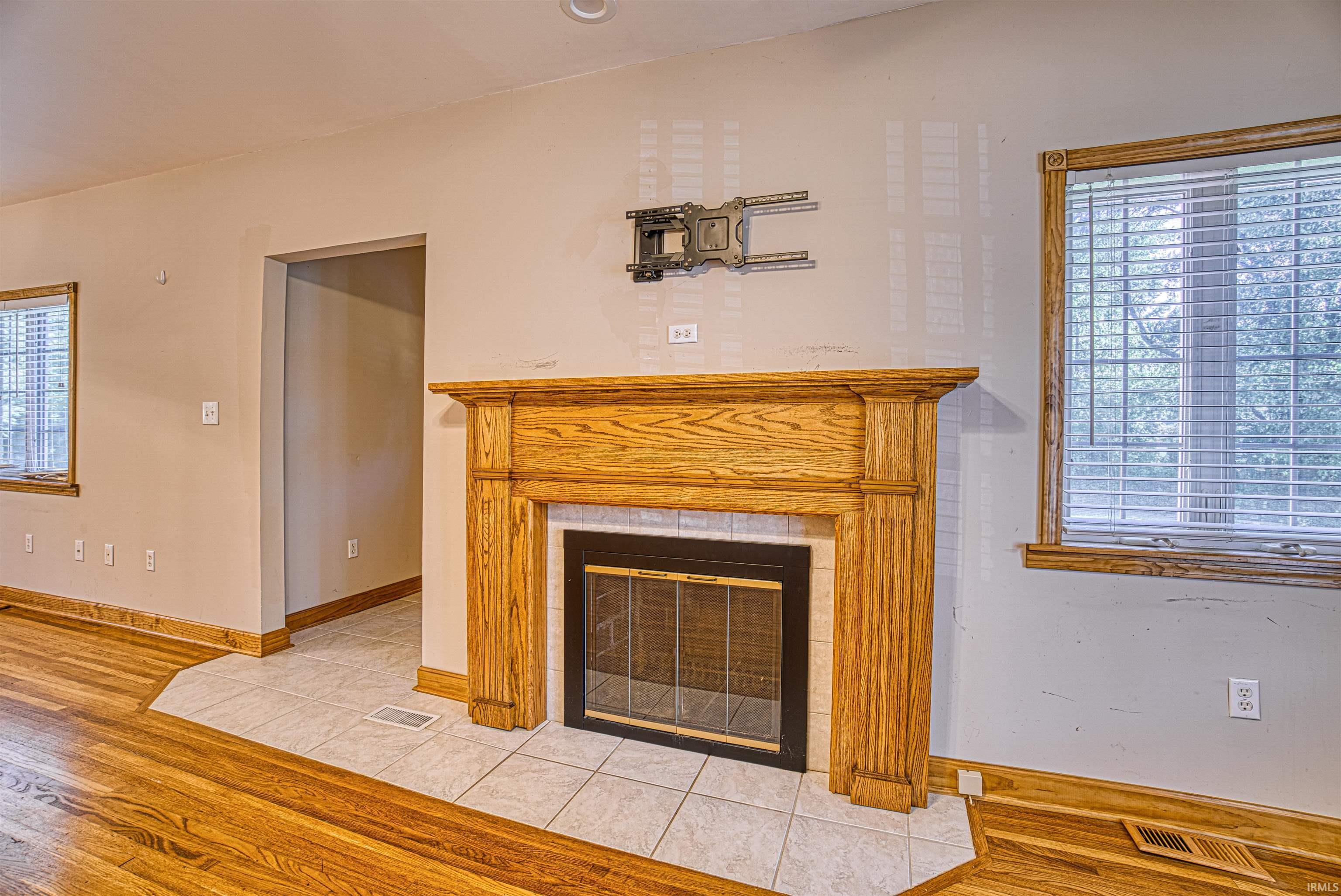 5599 Frame Road Newburgh, IN 47630 - Photo 4 of 35 Gallery Image 4
