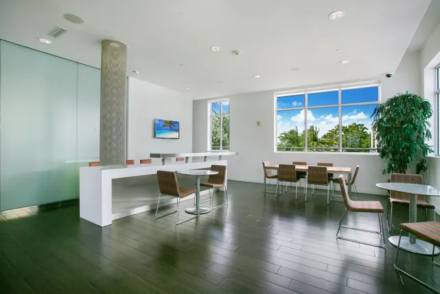 a view of a multi story building